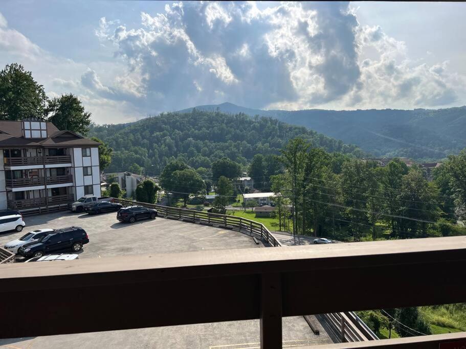 City & Mountain View 5 Mins From Downtown Гетлинбург Екстериор снимка